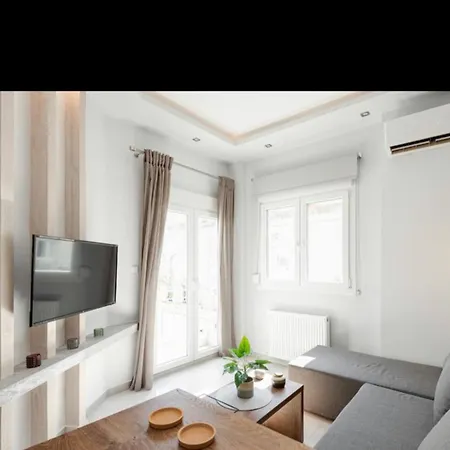 Appartement Center At Al Svolou Str -50 Sqm - 3 P - 2 Balconies -2 Tvs - Optical Fiber - Washine Machine - Fully Equipped Kitchen - 8th Floor