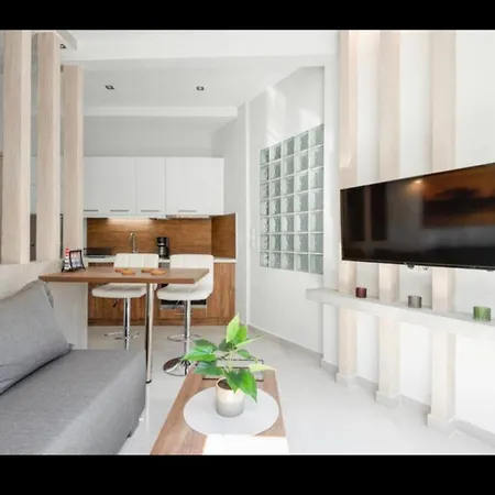Апартаменты Center At Al Svolou Str -50 Sqm - 3 P - 2 Balconies -2 Tvs - Optical Fiber - Washine Machine - Fully Equipped Kitchen - 8th Floor *