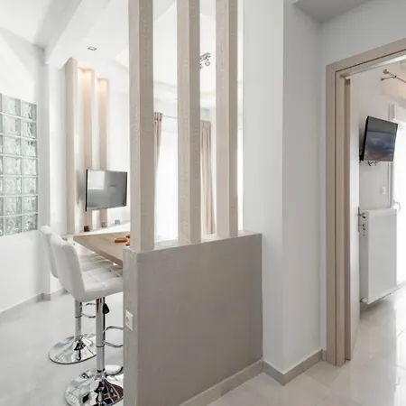 Center At Al Svolou Str -50 Sqm - 3 P - 2 Balconies -2 Tvs - Optical Fiber - Washine Machine - Fully Equipped Kitchen - 8th Floor Διαμέρισμα *