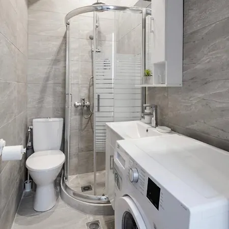 Διαμέρισμα Center At Al Svolou Str -50 Sqm - 3 P - 2 Balconies -2 Tvs - Optical Fiber - Washine Machine - Fully Equipped Kitchen - 8th Floor