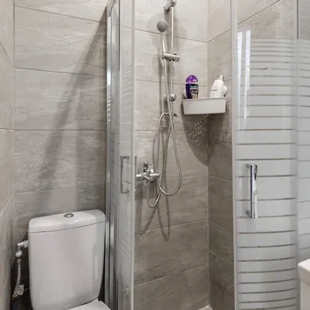 Apartmán Center At Al Svolou Str -50 Sqm - 3 P - 2 Balconies -2 Tvs - Optical Fiber - Washine Machine - Fully Equipped Kitchen - 8th Floor Soluň