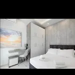 Center At Al Svolou Str -50 Sqm - 3 P - 2 Balconies -2 Tvs - Optical Fiber - Washine Machine - Fully Equipped Kitchen - 8th Floor * Thessaloniki
