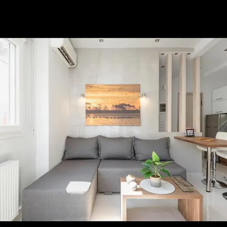 Center At Al Svolou Str -50 Sqm - 3 P - 2 Balconies -2 Tvs - Optical Fiber - Washine Machine - Fully Equipped Kitchen - 8th Floor Apartment Thessaloniki