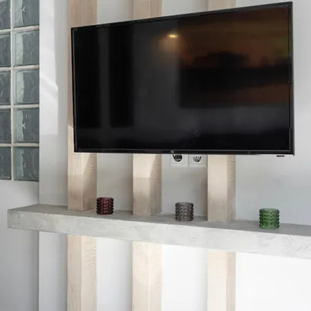 Apartment Center At Al Svolou Str -50 Sqm - 3 P - 2 Balconies -2 Tvs - Optical Fiber - Washine Machine - Fully Equipped Kitchen - 8th Floor *